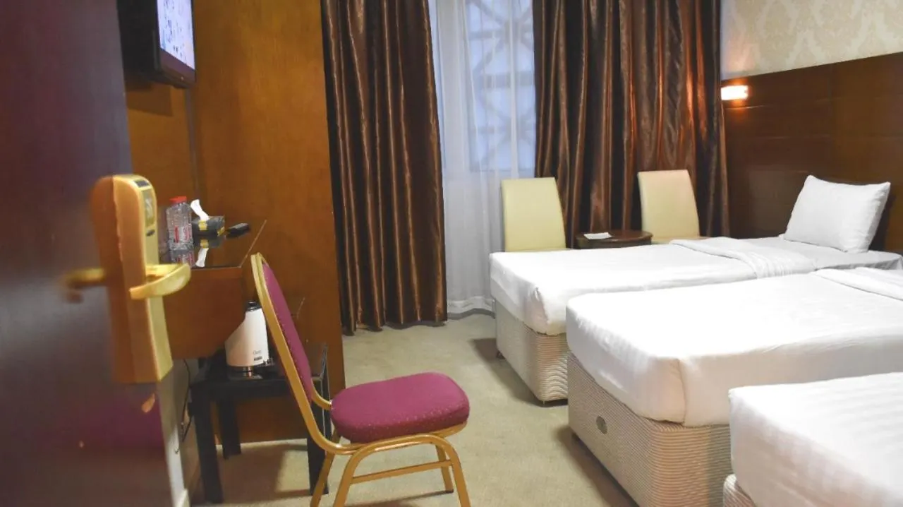 14 Nights VIP Umrah Package 2025